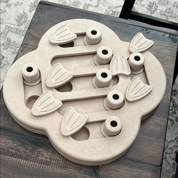 Nina Other - Interactive Beige Pet Puzzle Toy